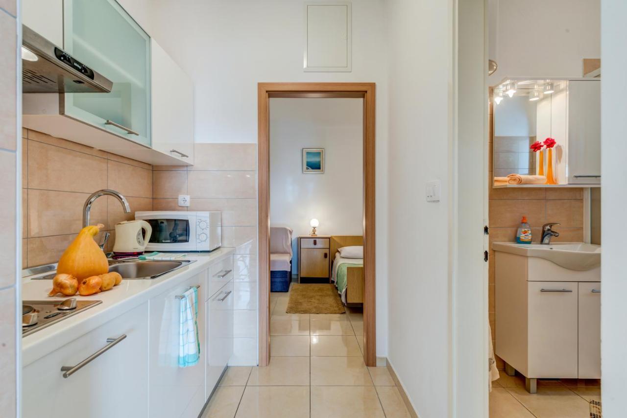 Nemira Beach Getaway Оміш Екстер'єр фото